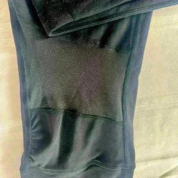 Athleta capri workout pants size medium.  Pre owned good condition black - Picture 9 of 9